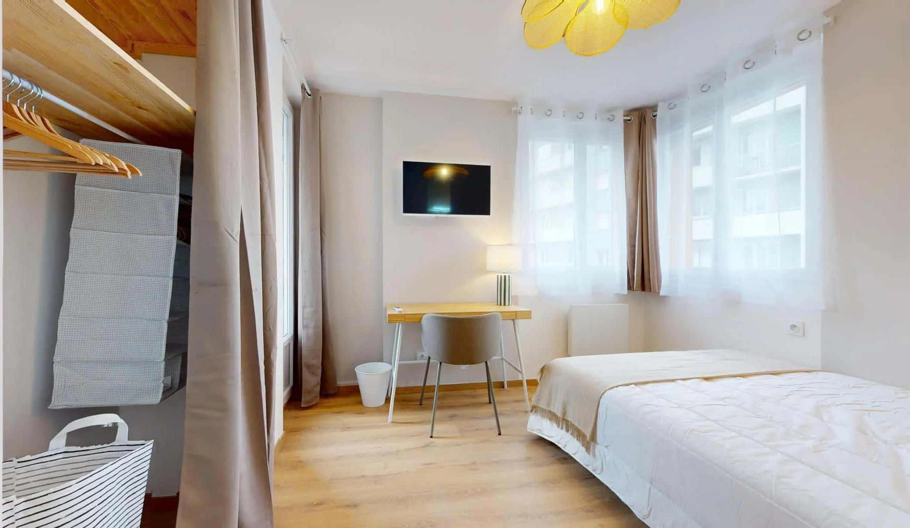 Cozy room for students available in 