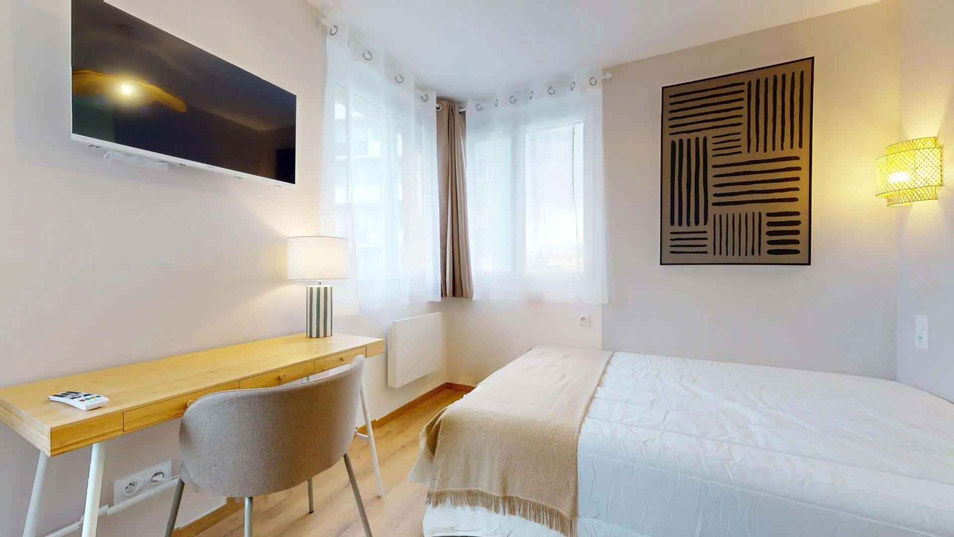 Student-friendly room in  with modern amenities
