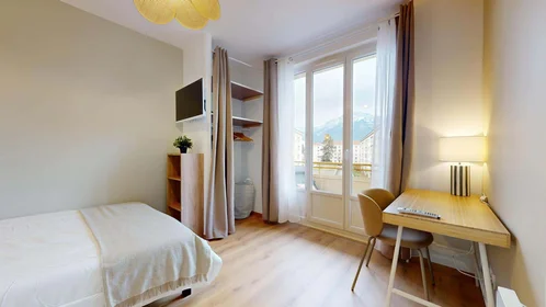 Özel oda konumu 1 Rue Léon Jouhaux, 38100 Grenoble, France, 1 10 görüntüsü