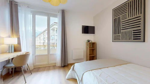 Özel oda konumu 1 Rue Léon Jouhaux, 38100 Grenoble, France, 1 10 görüntüsü