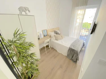 Stanza privata in Av. de Ramón y Cajal, 100, 41005 Sevilla, España, immagine 1 di 35