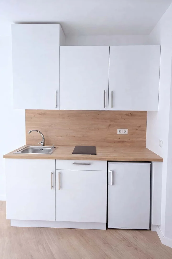 Student-friendly room in  with modern amenities