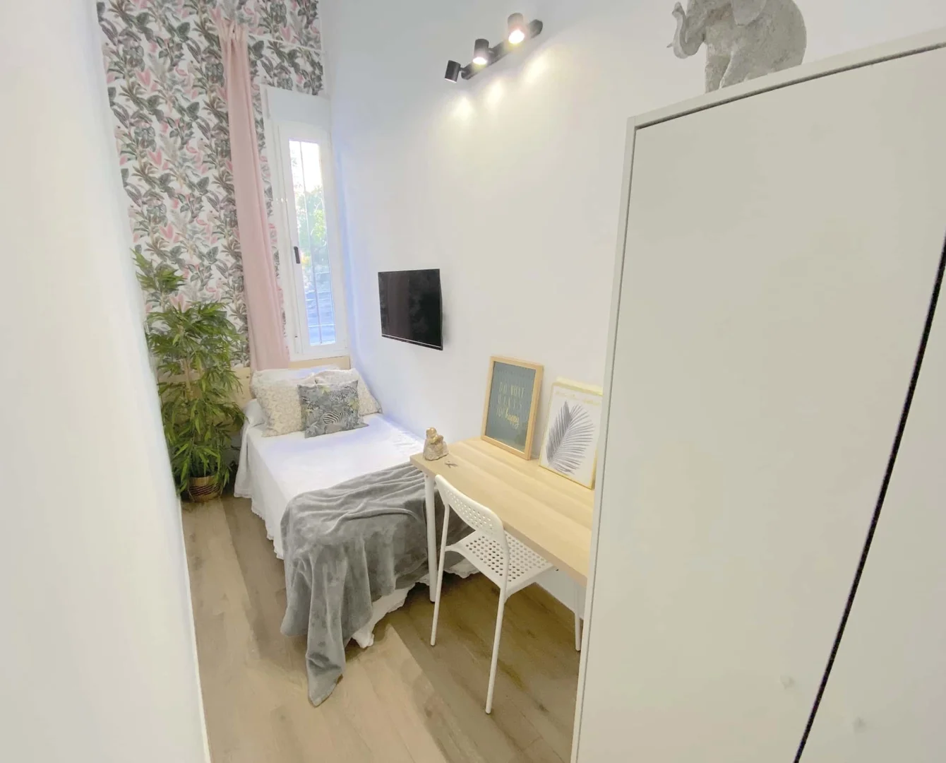 Camera per studenti in  con area studio e servizi in comune