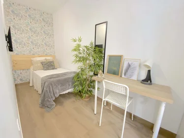 Stanza privata in Av. de Ramón y Cajal, 100, 41005 Sevilla, España, immagine 1 di 32