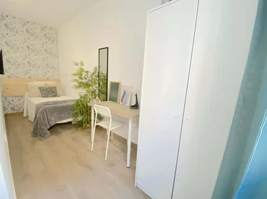 Stanza privata in Av. de Ramón y Cajal, 100, 41005 Sevilla, España, immagine 4 di 32