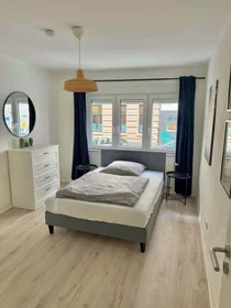 Private room at Heinsbergstraße, 50674 Köln, Germany, image 2 of 10