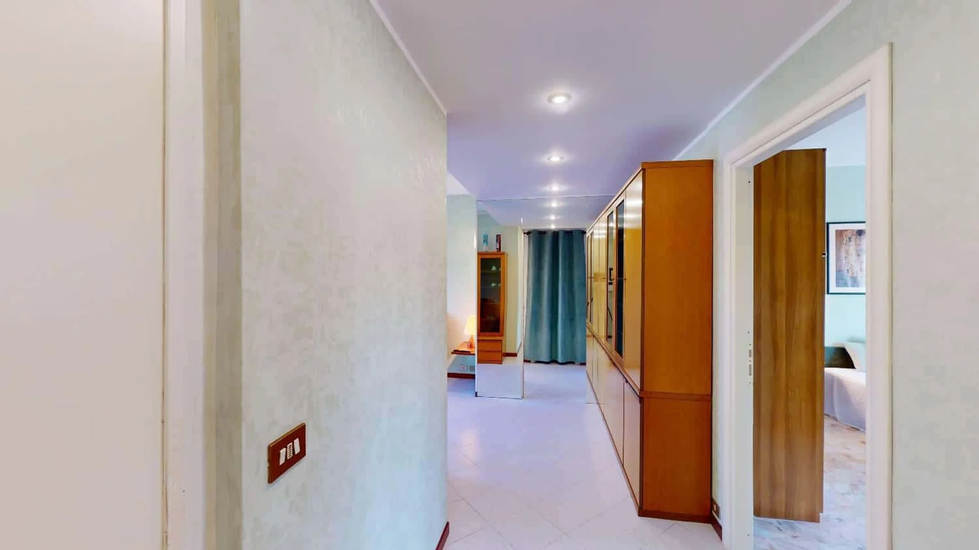 Habitación estudiantil económica cerca del campus en