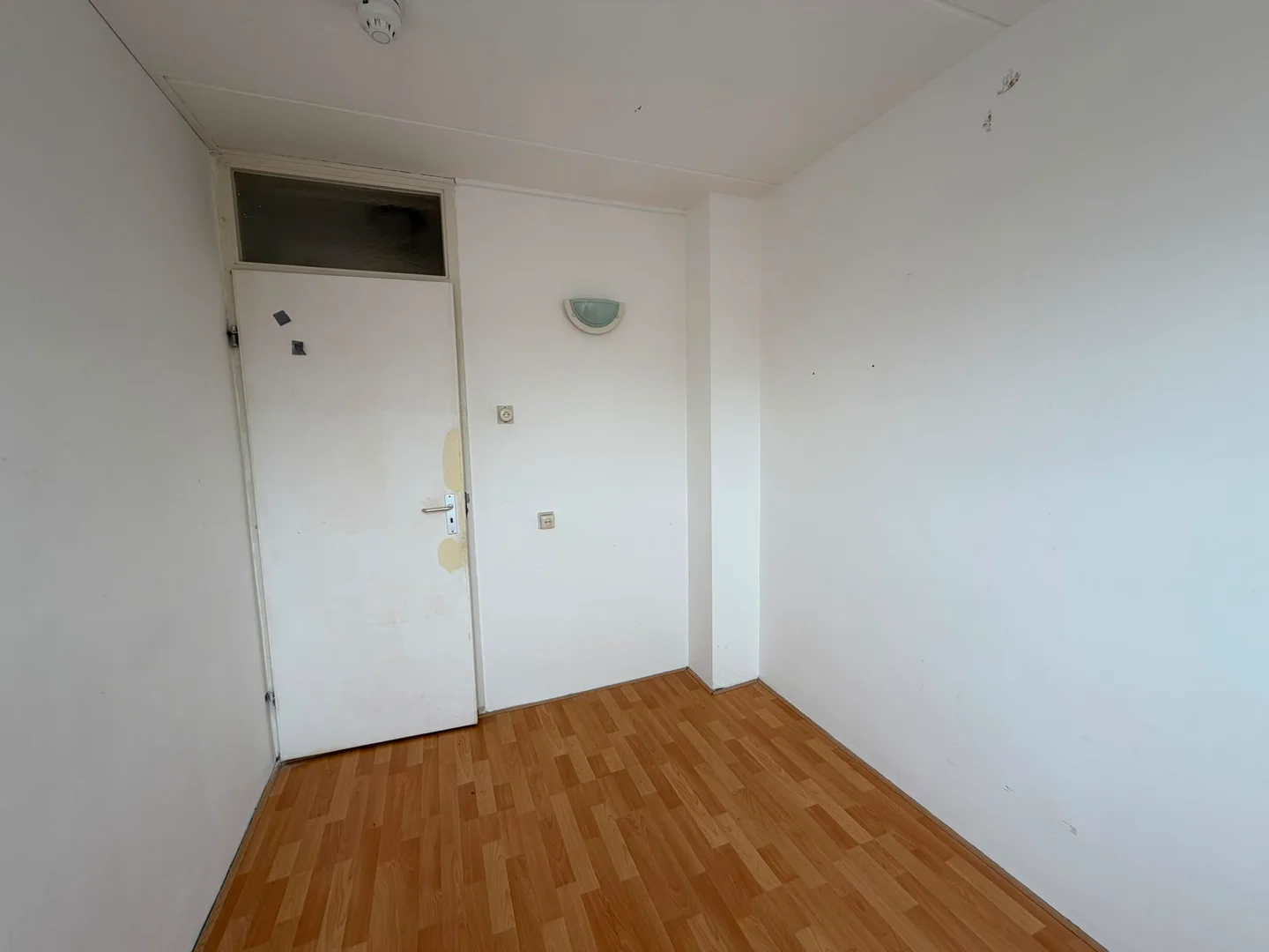 'de öğrenci dairesinde, tamamen mobilyalı kiralık oda