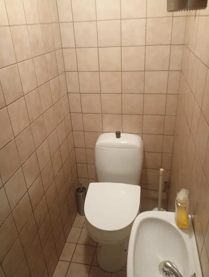 Quarto de estudante económico com localização conveniente em 