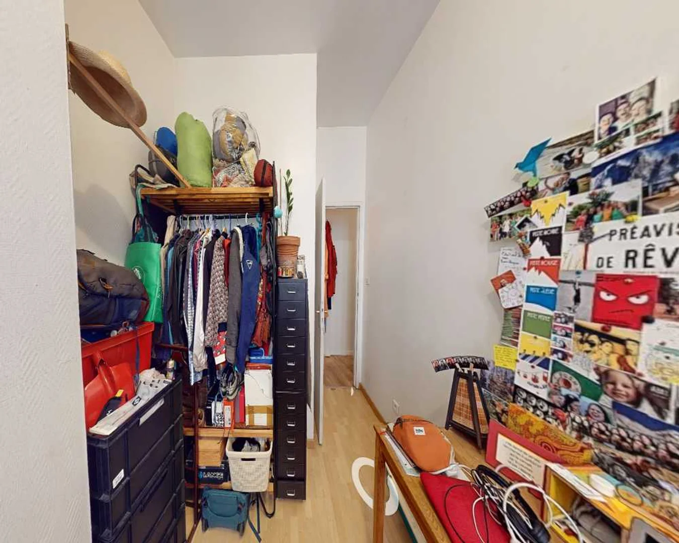 Funktionelles Studentenzimmer perfekt zum Studieren in 