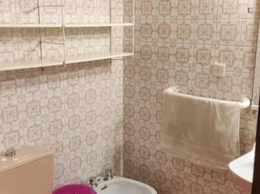 Quarto privado em Paseo de Canalejas, imagem 15 de 21