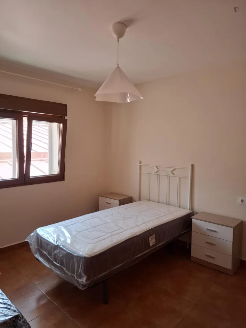  bölgesinde uygun konuma sahip ekonomik öğrenci odası