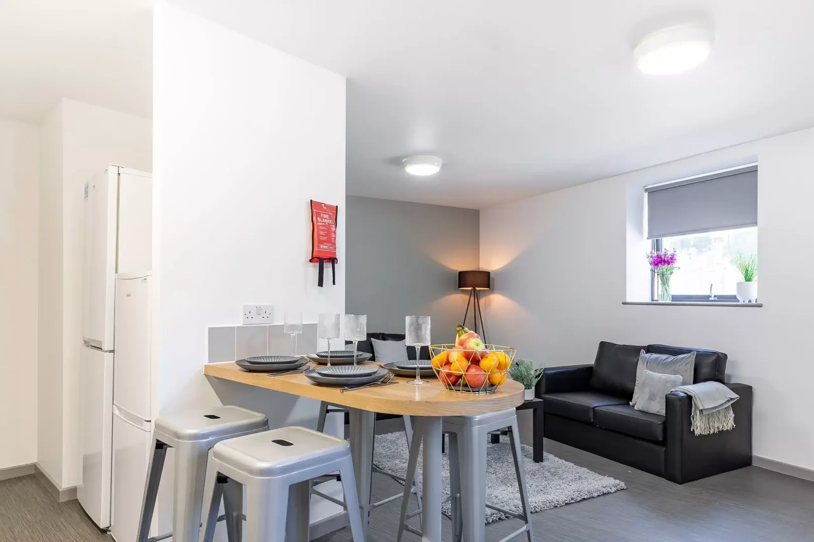 Habitación estudiantil luminosa y aireada con fácil acceso a la universidad en 