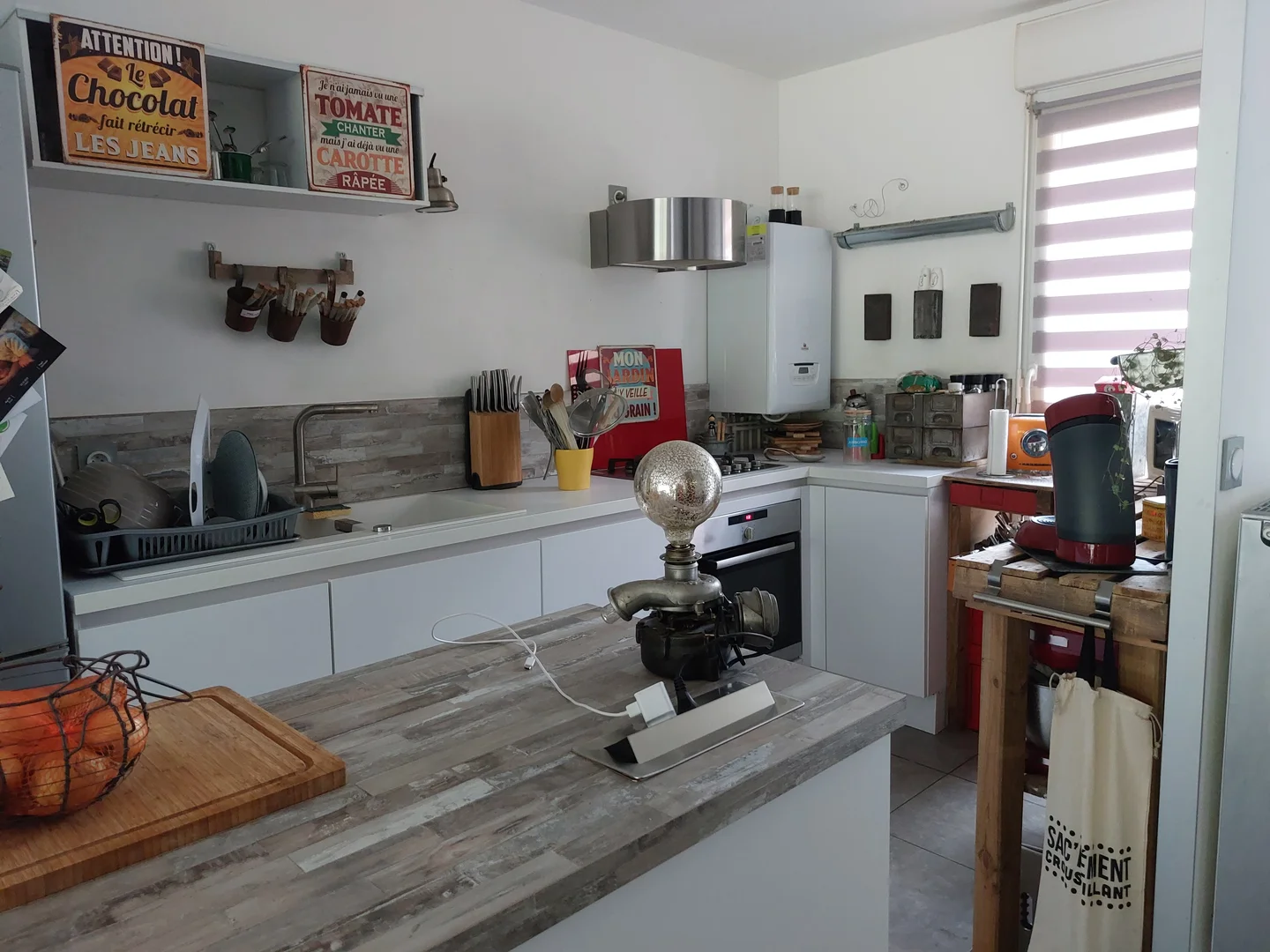 'de modern olanaklara sahip öğrenci dostu oda