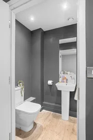 Entire apartment in residence at 20 Salisbury Rd, Cardiff CF24 4AF, United Kingdom, image 15 of 15