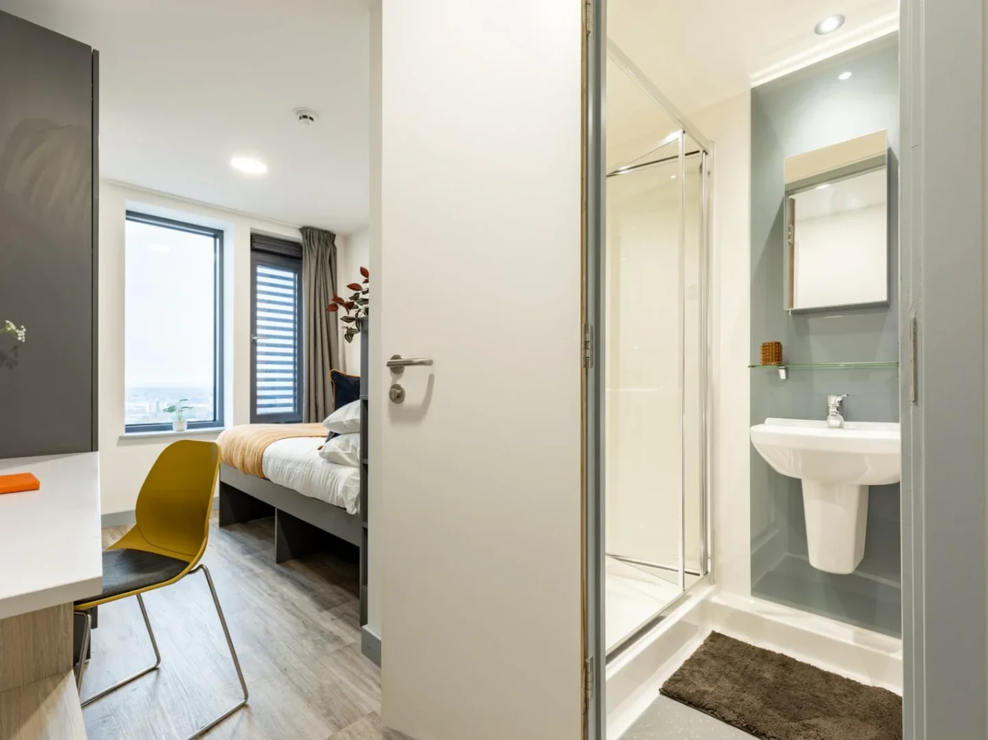 'de öğrenci dairesinde, tamamen mobilyalı kiralık oda