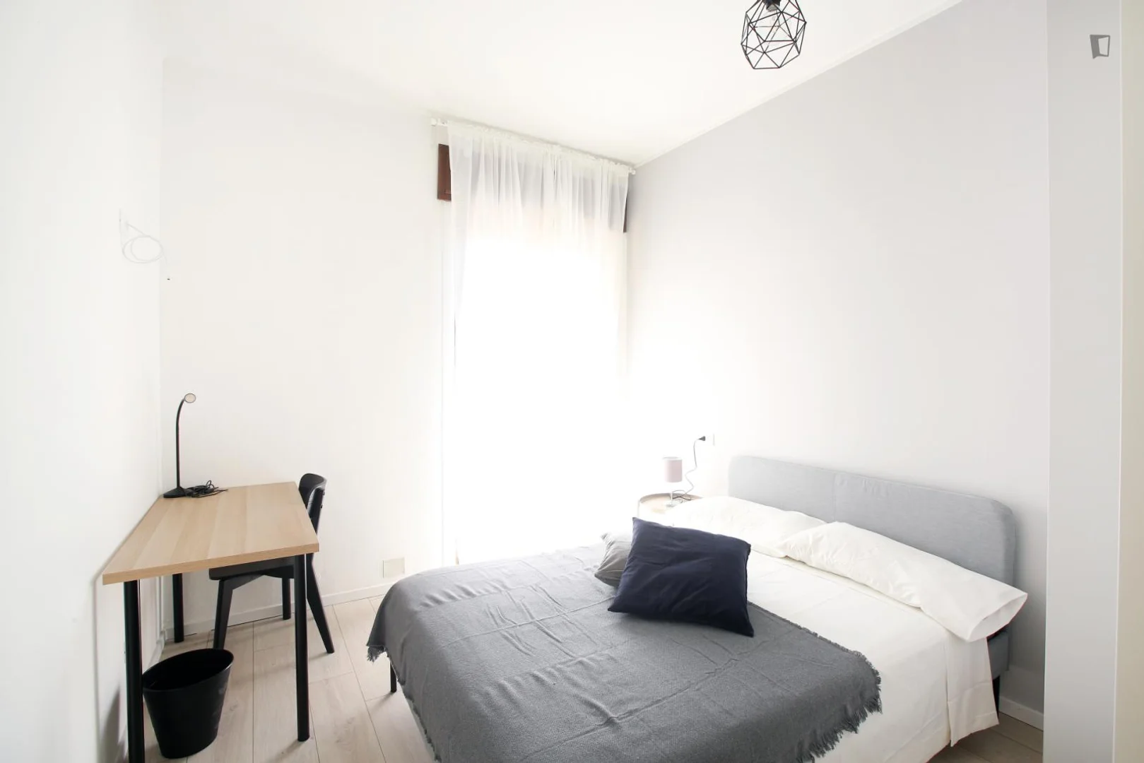Funktionelles Studentenzimmer perfekt zum Studieren in 