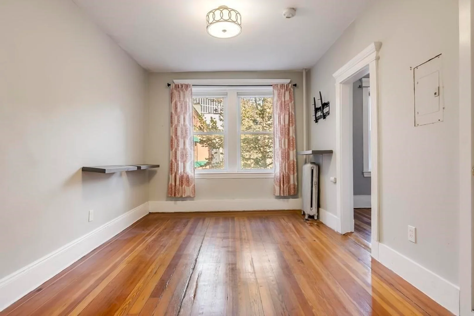 Apartamento estúdio acessível com características essenciais em 