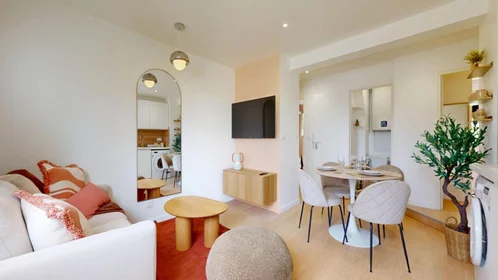 Privatzimmer in der 4 place Romain Rolland, bild 1 von 10