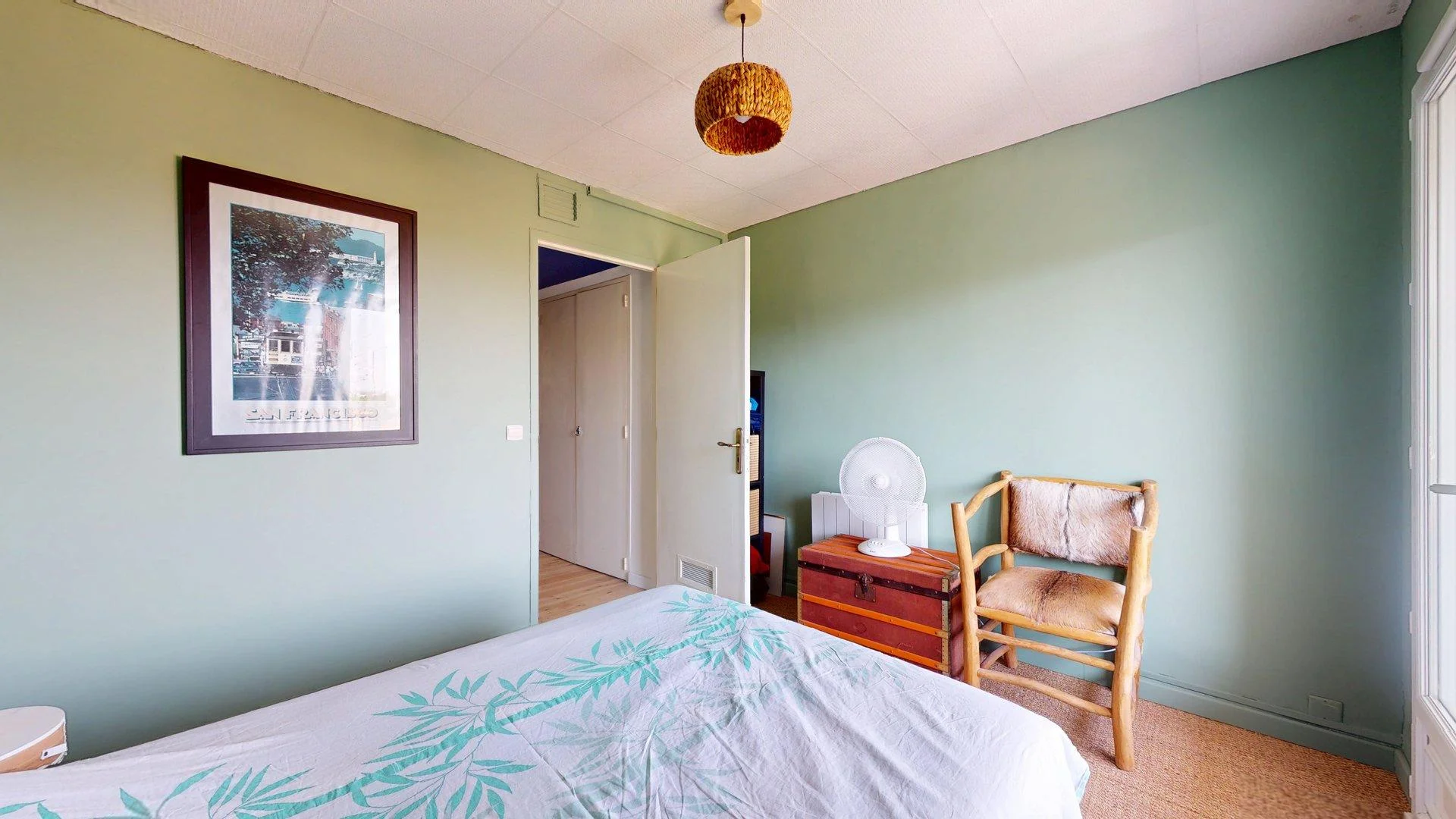Habitación estudiantil económica cerca del campus en