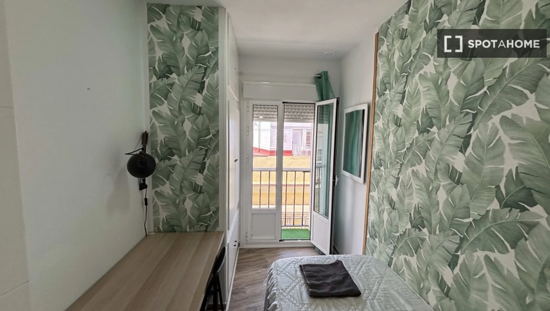 Cozy room for students available in 