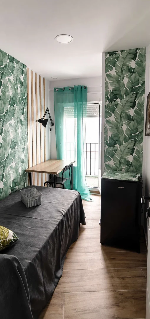 Funktionelles Studentenzimmer perfekt zum Studieren in 