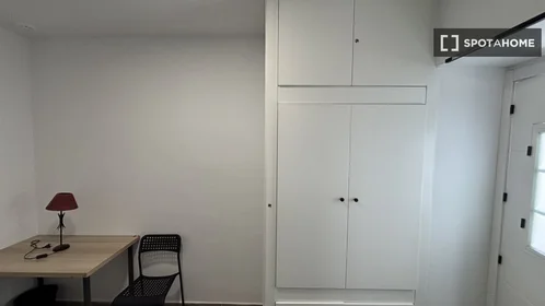 Quarto privado em Calle Cervantes, imagem 4 de 19