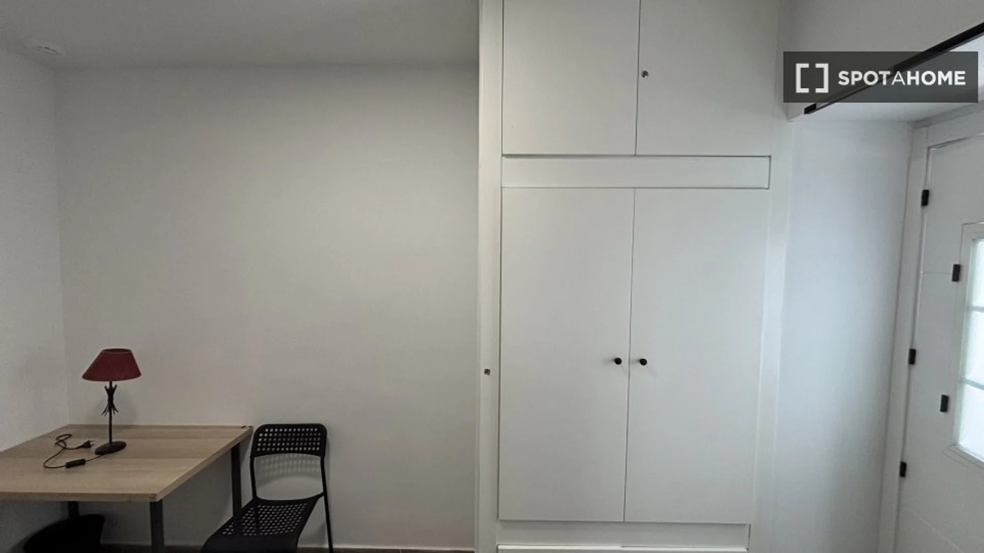 Habitación acogedora para estudiantes disponible en 