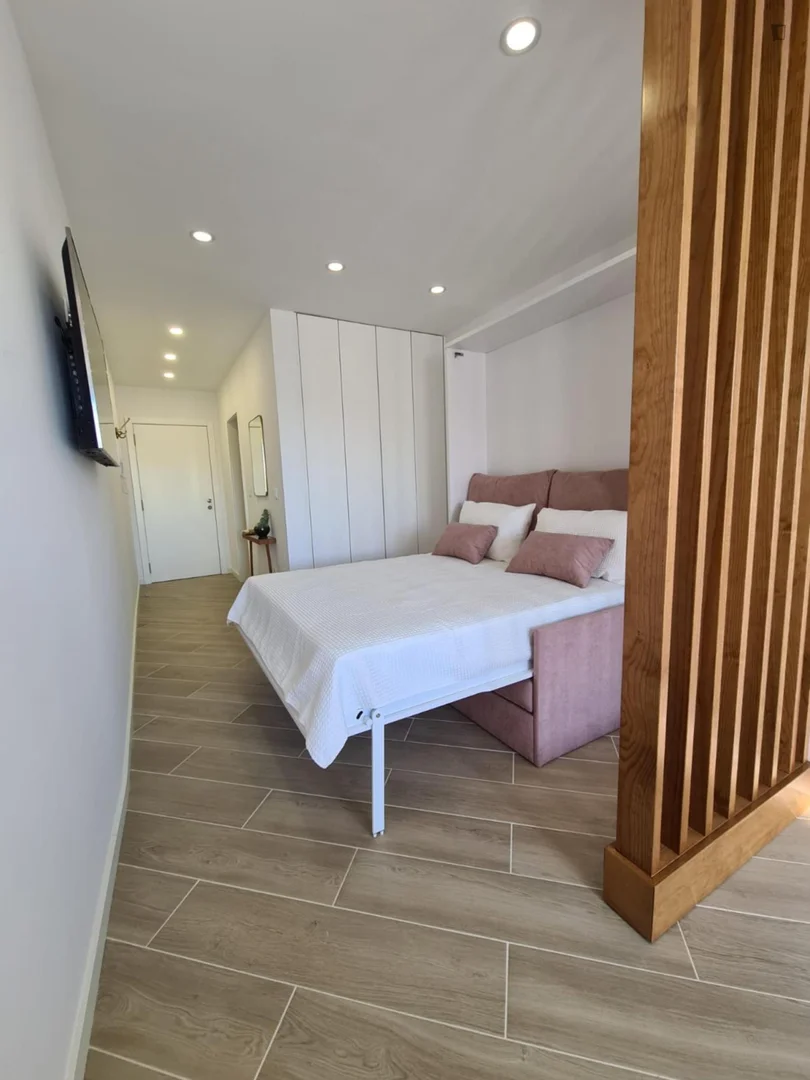 Apartamento estúdio totalmente equipado para estudantes em