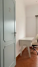 Private room at R. da Quinta das Palmeiras 102, Oeiras, image 1 of 10