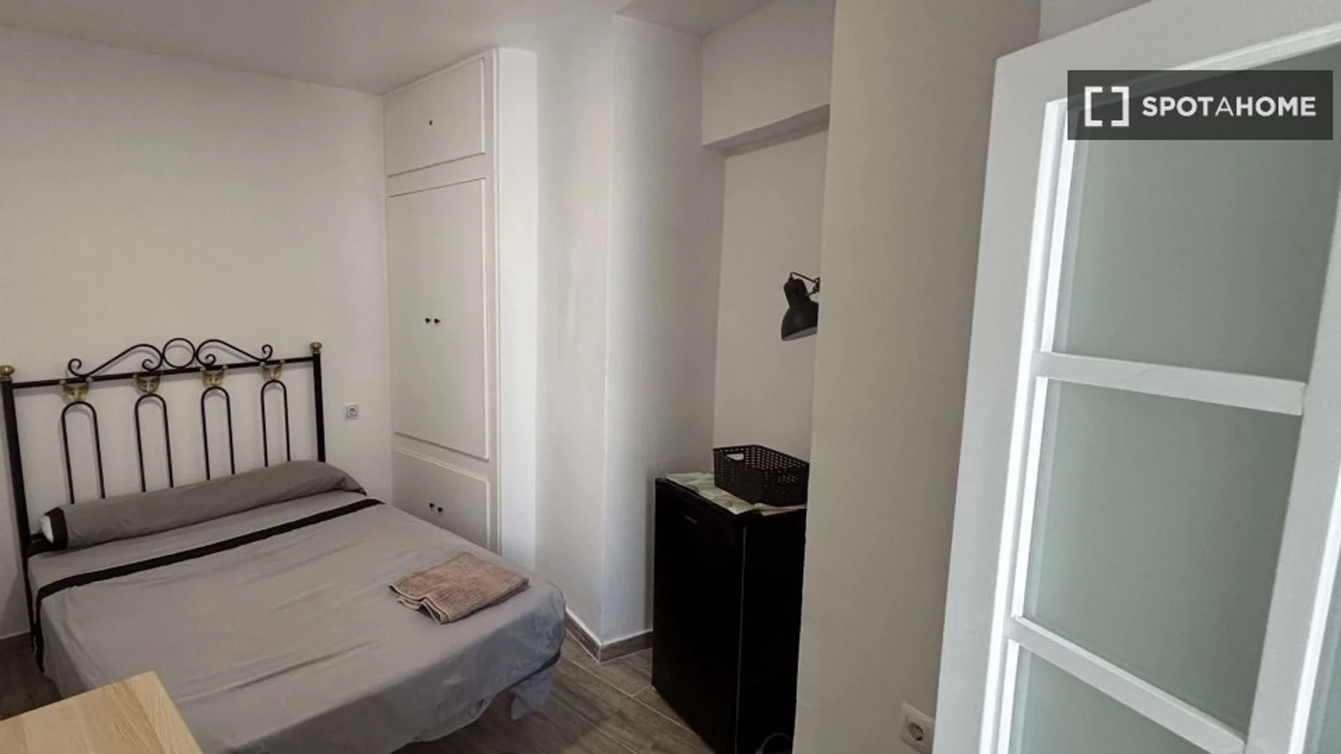 Habitación para estudiantes en  con modernas comodidades