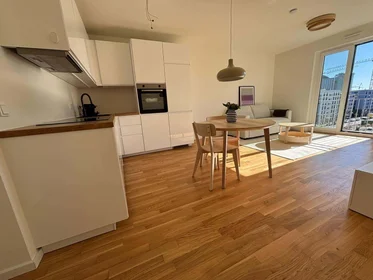 Dairenin tamamı konumu Goldina-Hirschberg-Str. 11, 60486 Frankfurt am Main, Alemania, 3 27 görüntüsü