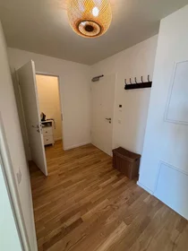 Dairenin tamamı konumu Goldina-Hirschberg-Str. 11, 60486 Frankfurt am Main, Alemania, 23 27 görüntüsü