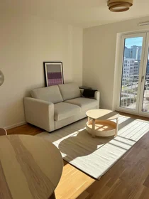 Dairenin tamamı konumu Goldina-Hirschberg-Str. 11, 60486 Frankfurt am Main, Alemania, 8 27 görüntüsü