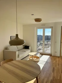 Dairenin tamamı konumu Goldina-Hirschberg-Str. 11, 60486 Frankfurt am Main, Alemania, 10 27 görüntüsü