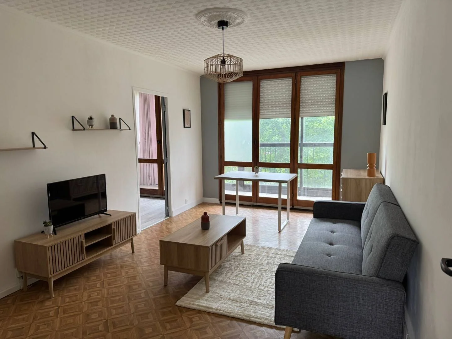 Quarto de estudante confortável e espaçoso em 