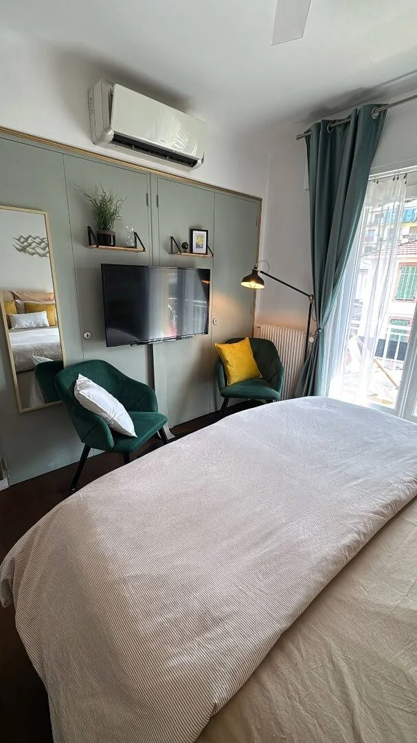 Bright and airy student room with easy university access in 