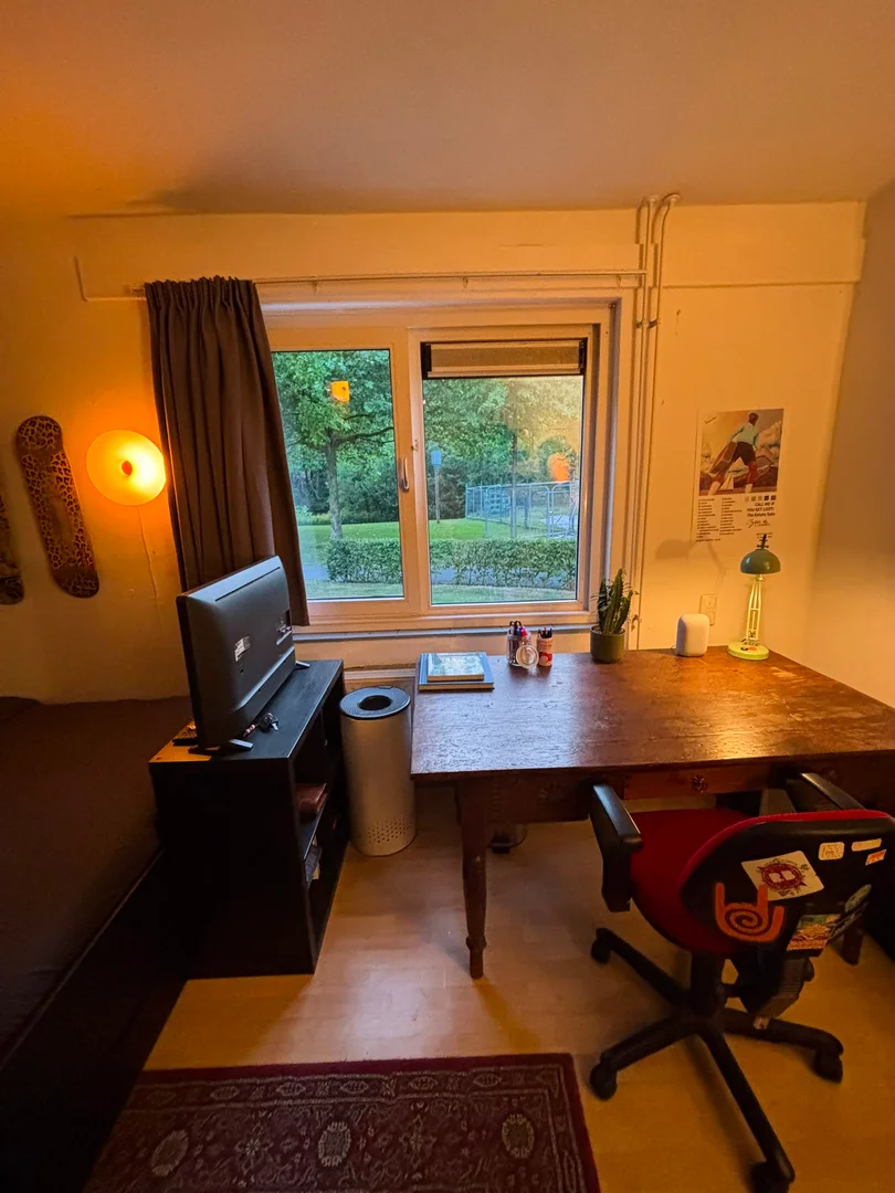 Zimmer in Studentenwohnung in  zu vermieten, voll möbliert