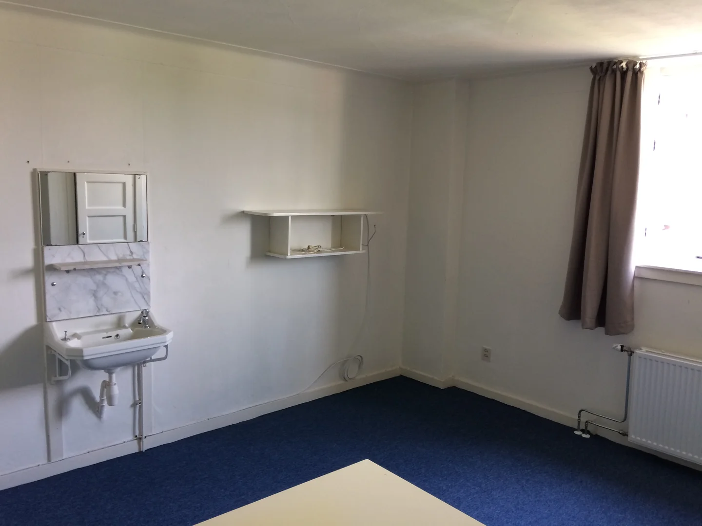 Affordable room for students with ample lighting in 