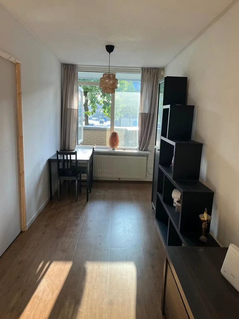 Zimmer in Studentenwohnung in  zu vermieten, voll möbliert