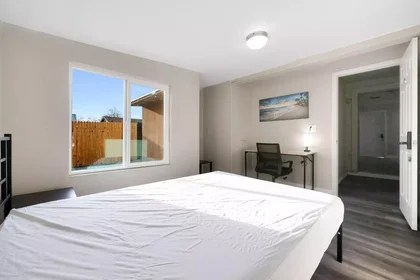 Private room at 85035, image 11 of 49