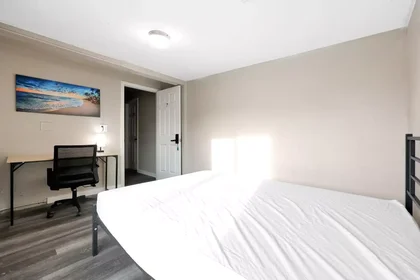 Private room at 85035, image 12 of 49