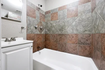 Private room at 85035, image 3 of 49