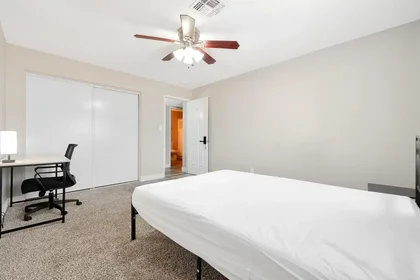 Private room at 85035, image 21 of 49