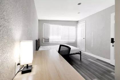 Private room at 85035, image 9 of 49