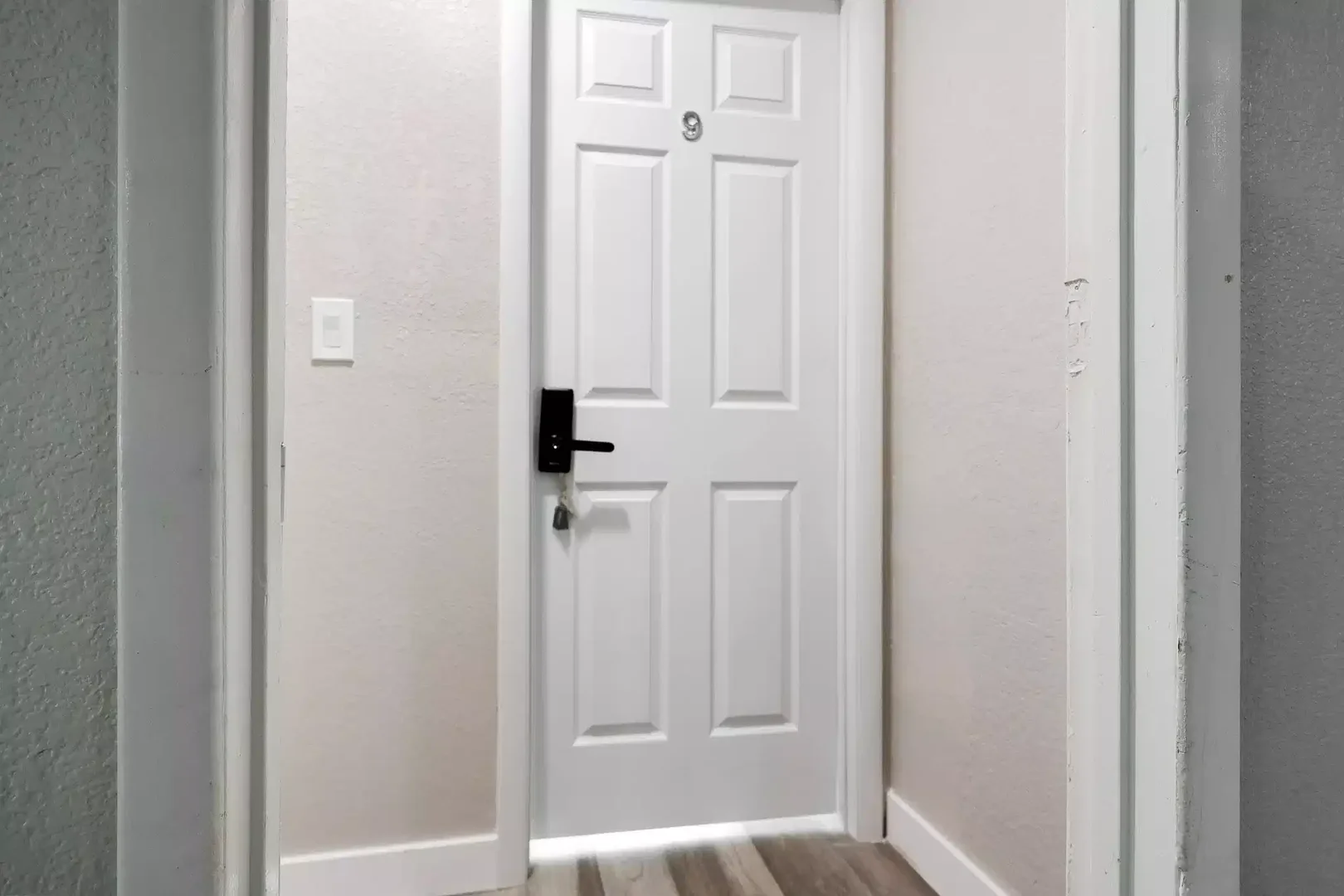 Habitación estudiantil funcional perfecta para estudiar en 