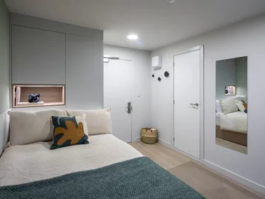 Helles Privatzimmer in {area}