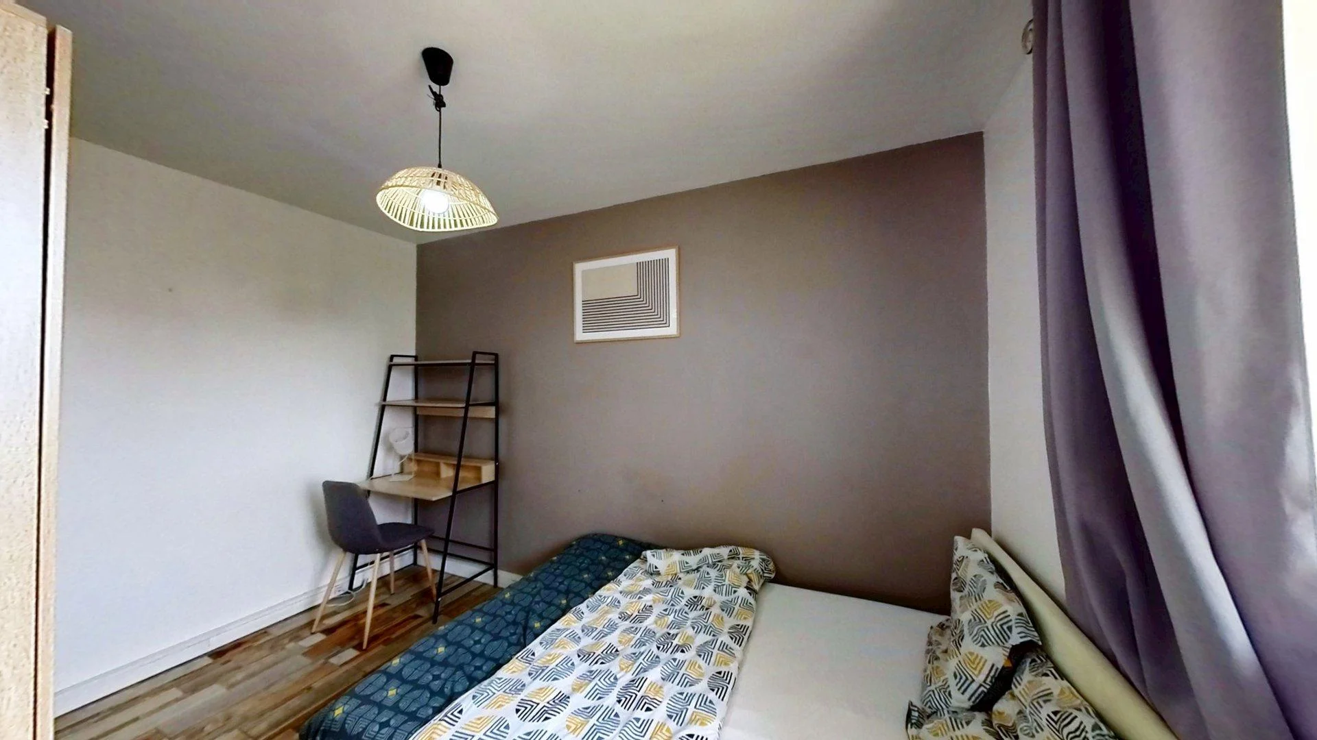 Quarto de estudante económico perto do campus em 