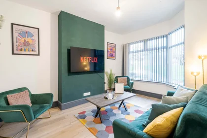 Appartamento intero in 142 Russell St, Manchester M16 7JL, UK, immagine 1 di 10