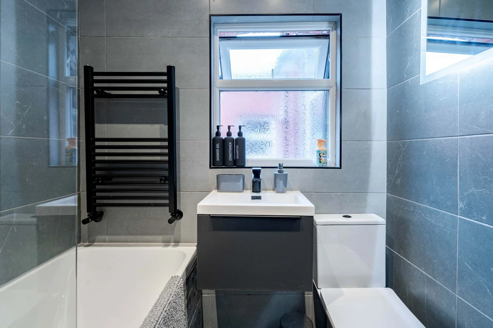 142 Russell St, Manchester M16 7JL, UK